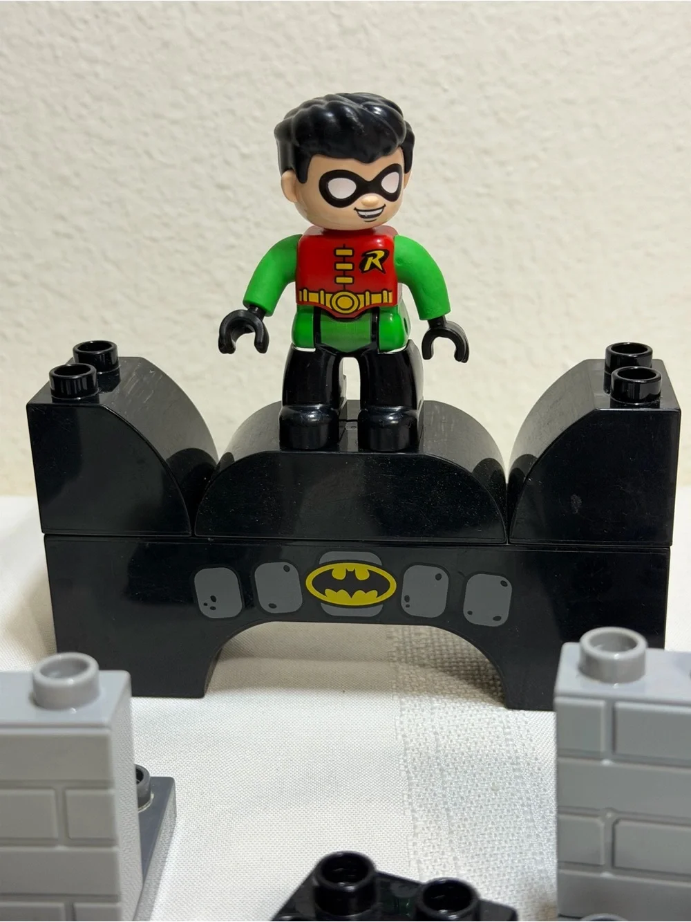 Lego Duplo 10919 DC Batman Bat cave Robin Batmobile INCOMPLETE